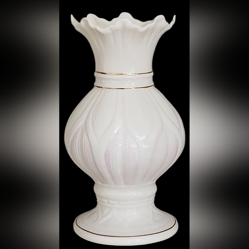 Belleek Irish Porcelain Lotus Blossom Spill Vase